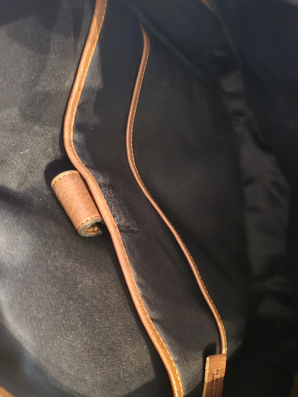 Genicci tan backpack
